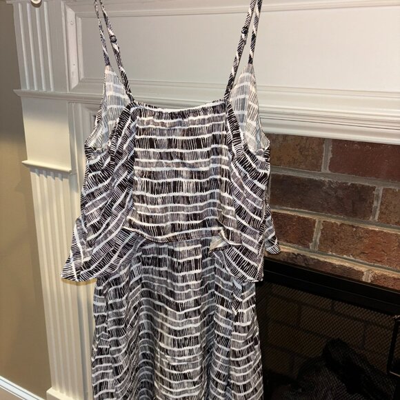 2 Old Navy Flounce mini dress - Black and Black/White patterned - Petite Small - Picture 4 of 7